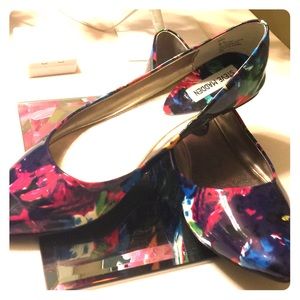 Beautiful, floral Steve Madden flats. NWOT